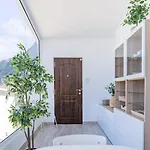 Coastal Vista: Retreat In Nature