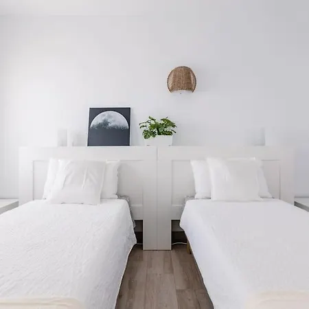 Coastal Vista: Retreat In Nature 아파트