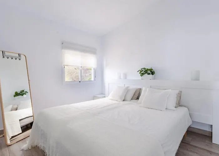 Coastal Vista: Retreat In Nature Bajamar (La Laguna)