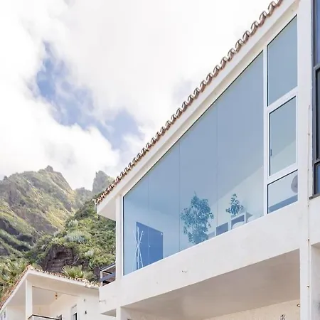 Coastal Vista: Retreat In Nature *