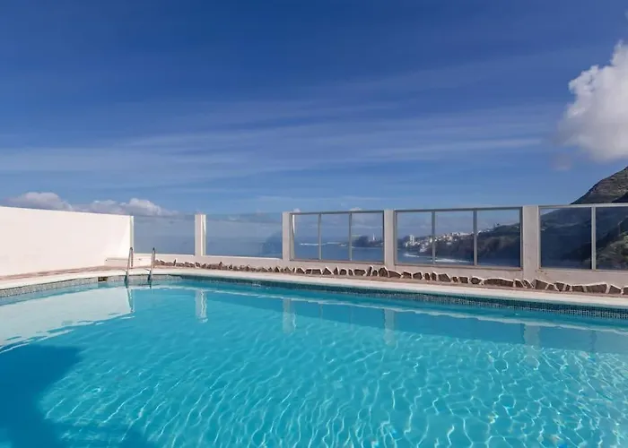 Coastal Vista: Retreat In Nature Daire