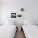 Coastal Vista: Retreat In Nature 아파트