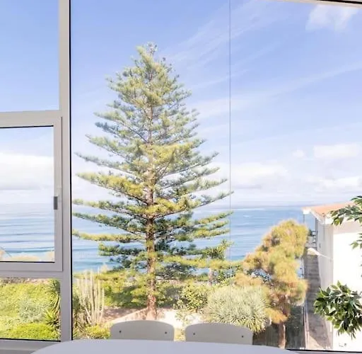 Coastal Vista: Retreat In Nature