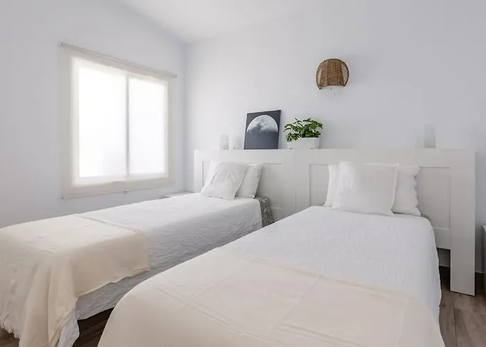 Coastal Vista: Retreat In Nature *